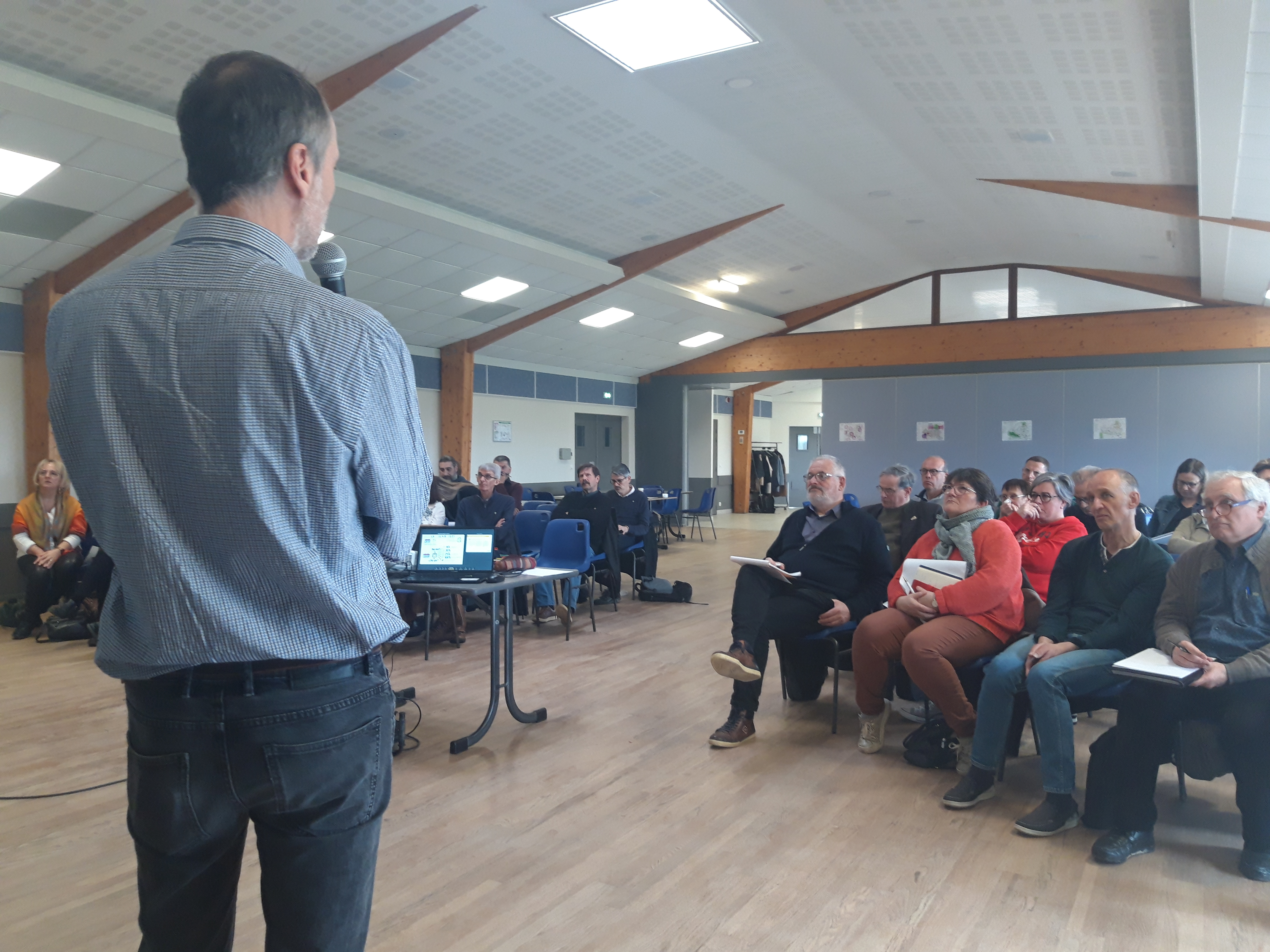 Une cinquantaine d’élus présents pour le séminaire plan d’actions du SDEnR d’Oust à Brocéliande Communauté